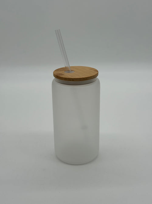 Tumbler i glas – med låg og sugerør